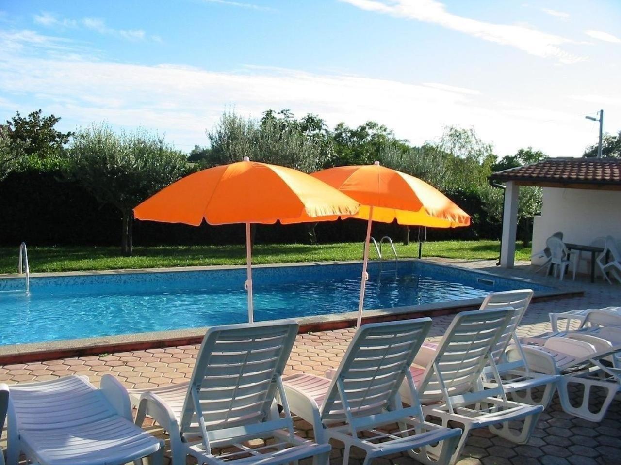 Bungalow Melisa Mit Pool In Poreč Extérieur photo